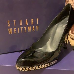 Stuart Weitzman chain detail pump